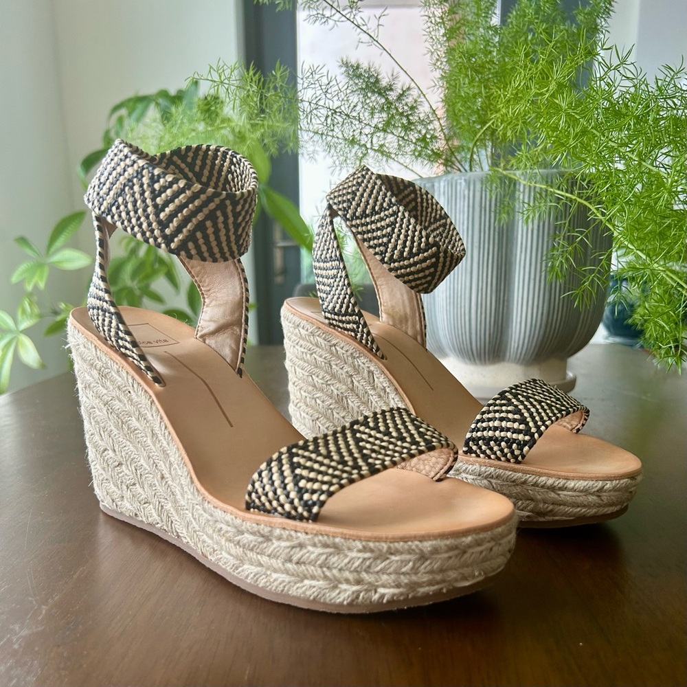 NWT - Dolce Vita Penn Espadrilles - Size 8.5 (Never Worn)